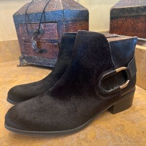 Authentic Calf Fur Black Booties with Gold Buckle Corso Como - 8 - from Brazil